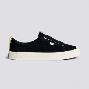 Men Cariuma Low Top Suede OCA LOW Black | 094612-YSM