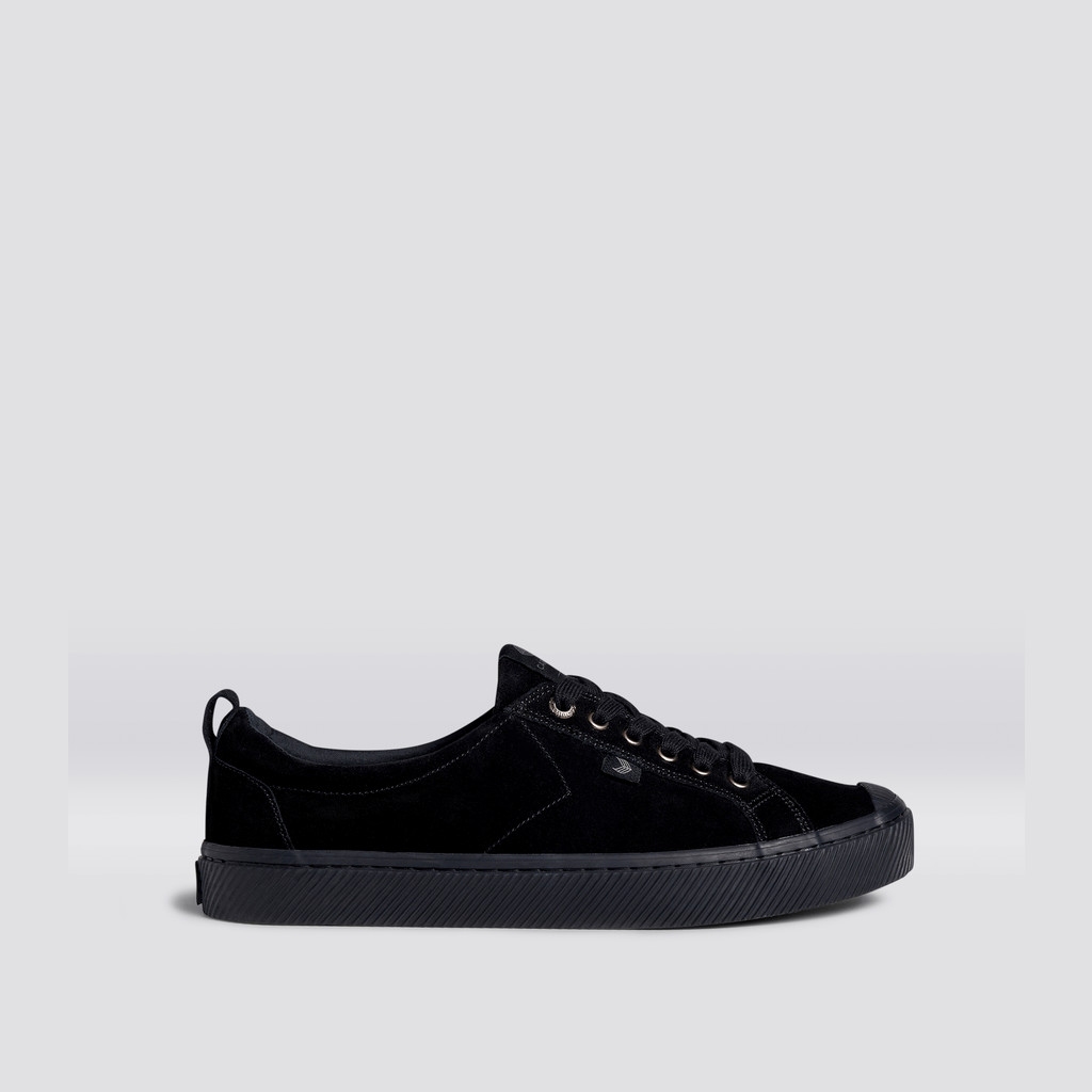 Men Cariuma Low Top Suede OCA LOW Black | 956410-SYE