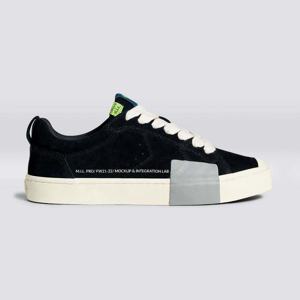 Men Cariuma Low Top Suede OCA LOW Black | 157309-PGT