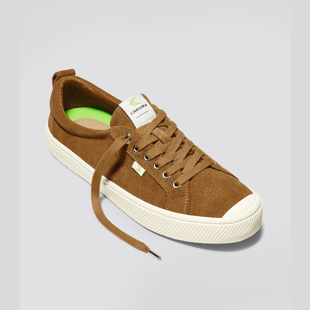 Men Cariuma Low Top Suede OCA LOW Camel Brown | 945768-QVN