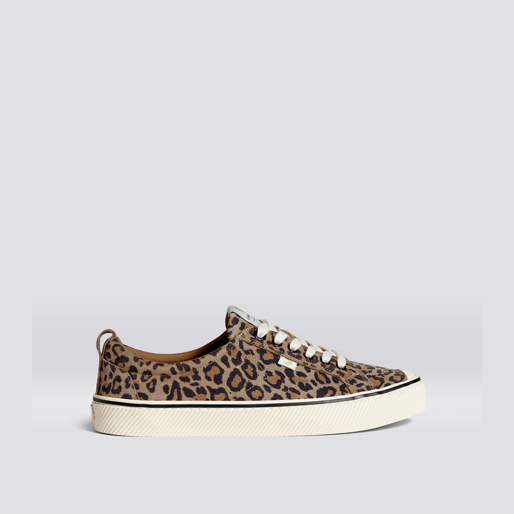 Men Cariuma Low Top Suede OCA LOW Leopard Print | 250761-IHK