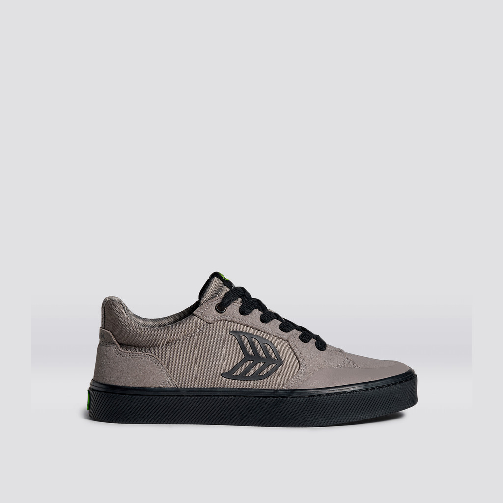 Men Cariuma Low Top Suede The Vallely Grey / Black | 582016-EIP