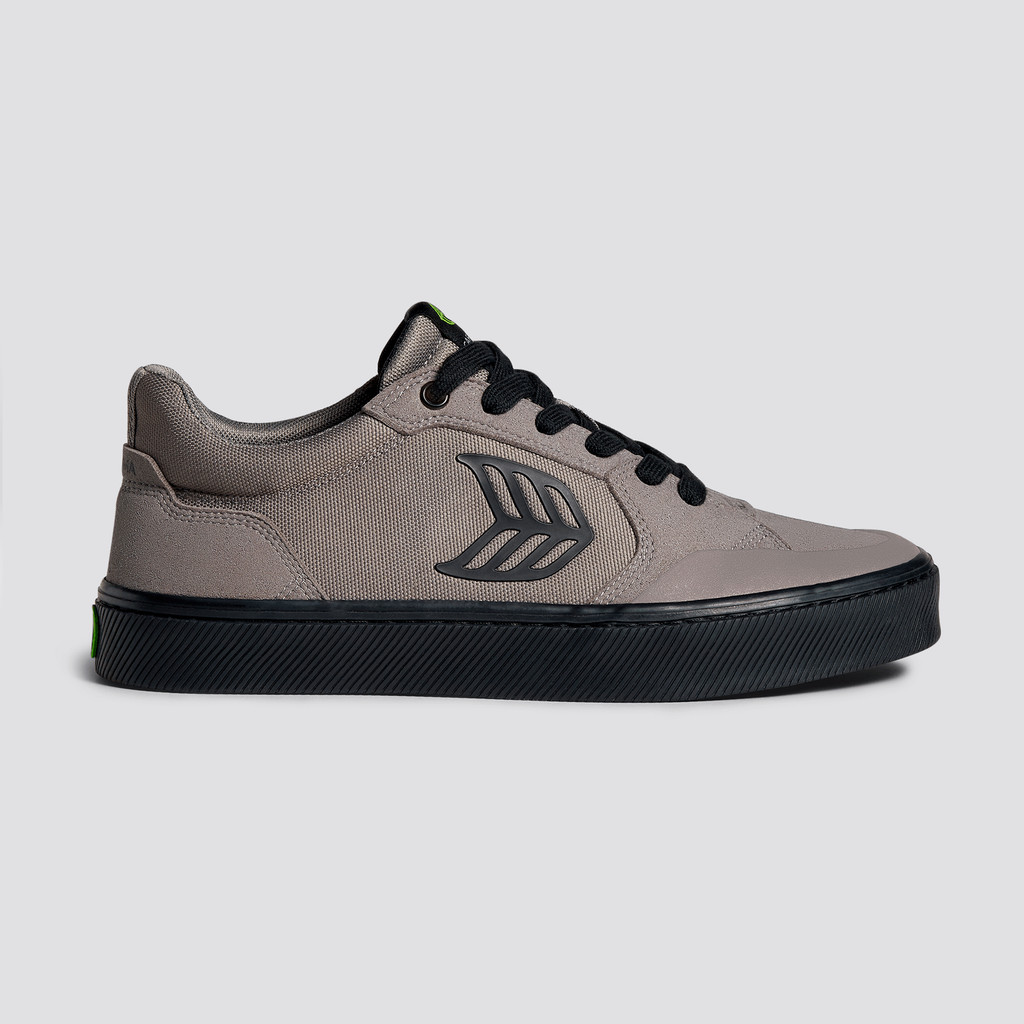 Men Cariuma Low Top Suede The Vallely Grey / Black | 582016-EIP