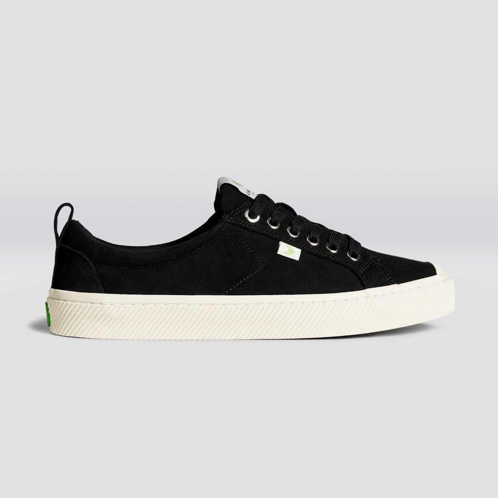 Women Cariuma Low Top Suede OCA LOW Black | 194835-KJW