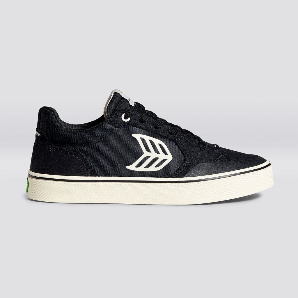 Women Cariuma Low Top Suede The Vallely Black / Ivory | 063952-EGV